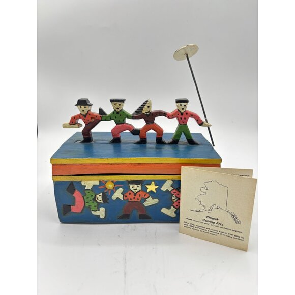 Vintage Handmade Wood carved Box with Dancing Figures Chupak Folk Art 1996 - Picture 16 of 16